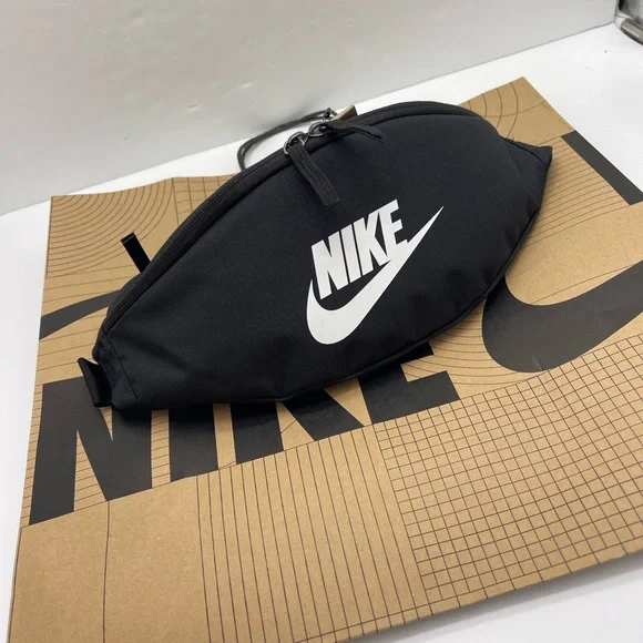 Nike Black Belt Bag Nike Heritage Waistpack (3L) & Fanny Pack
Black 
NWT - Picture 16 of 16